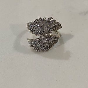 Pandora majestic feather ring